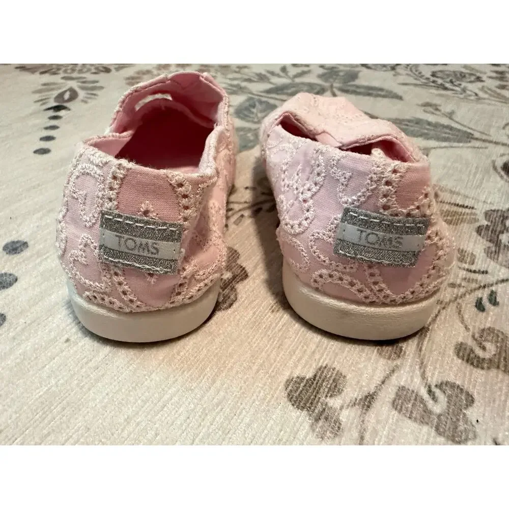TOMS Kids Alpargata Classic Slip On Shoes Pink Hearts Eyelet Lace Size 8
